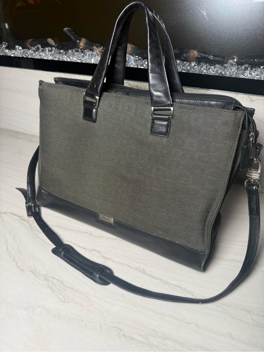 TUMI Elements Collection Ballistic
Nylon Slim Laptop Briefcase
Charcoal Grey